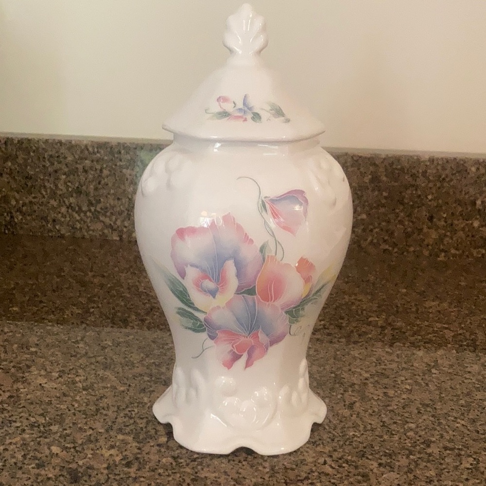 Vintage,Aynsley, Unused Bone China Vase With Lid